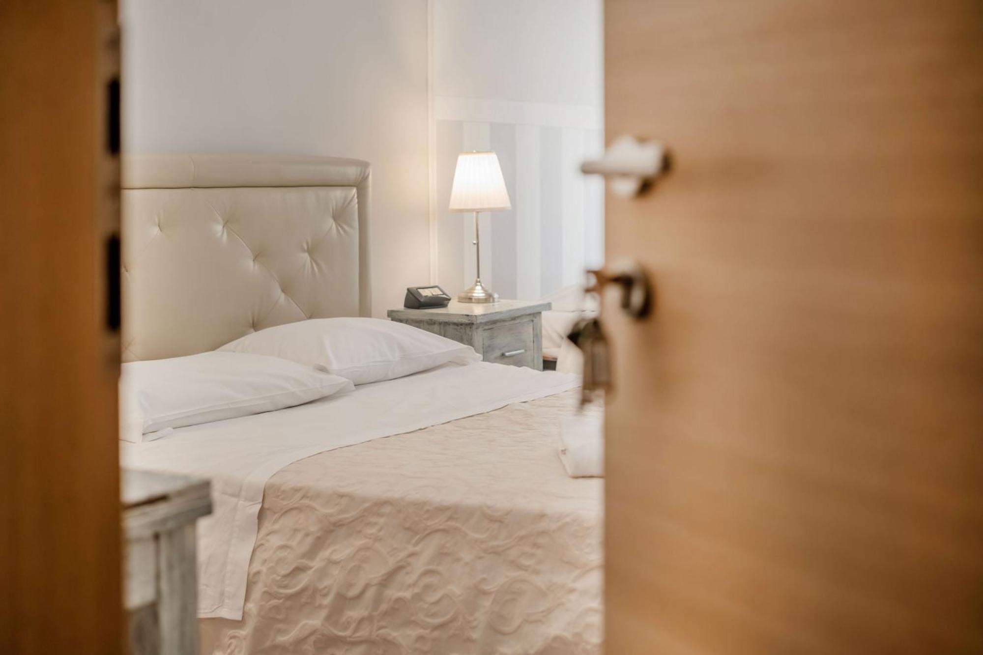 Al Teatro Hotel Верона Екстериор снимка